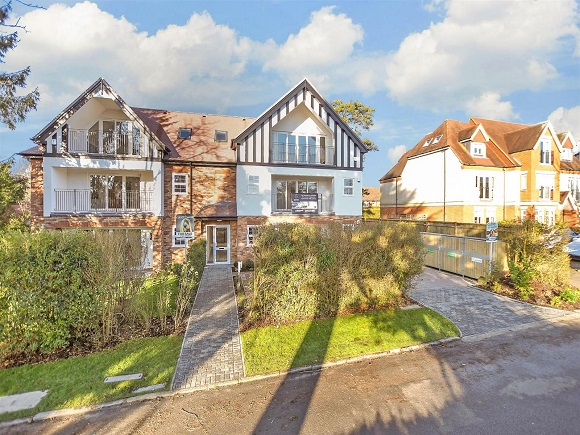 5 Queens Park Road, Caterham, Surrey - Wards of Kent