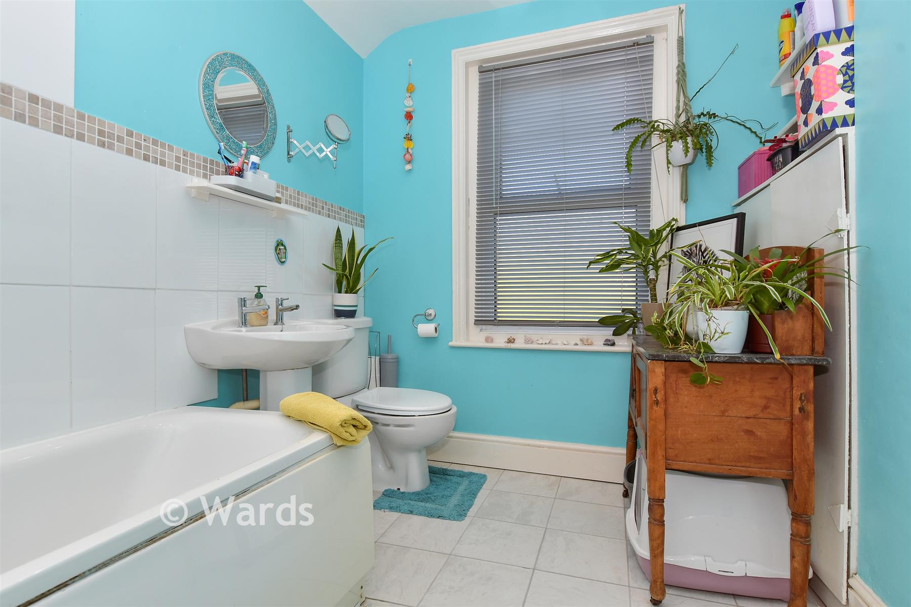Bathroom - Balfour Road, Dover, Kent - Wards of Kent