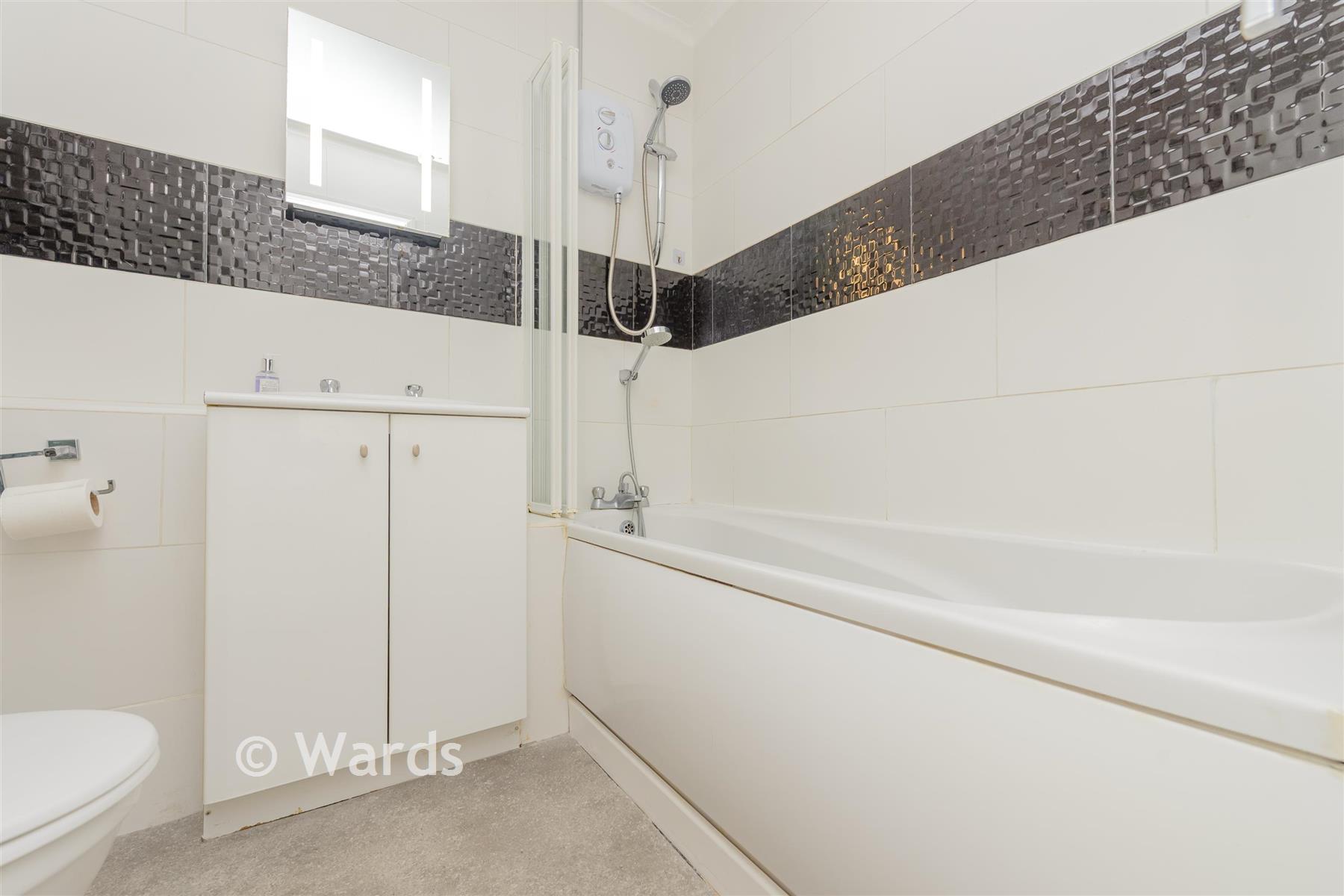 Bathroom - Cobsdene, Singlewell, Kent - Wards of Kent