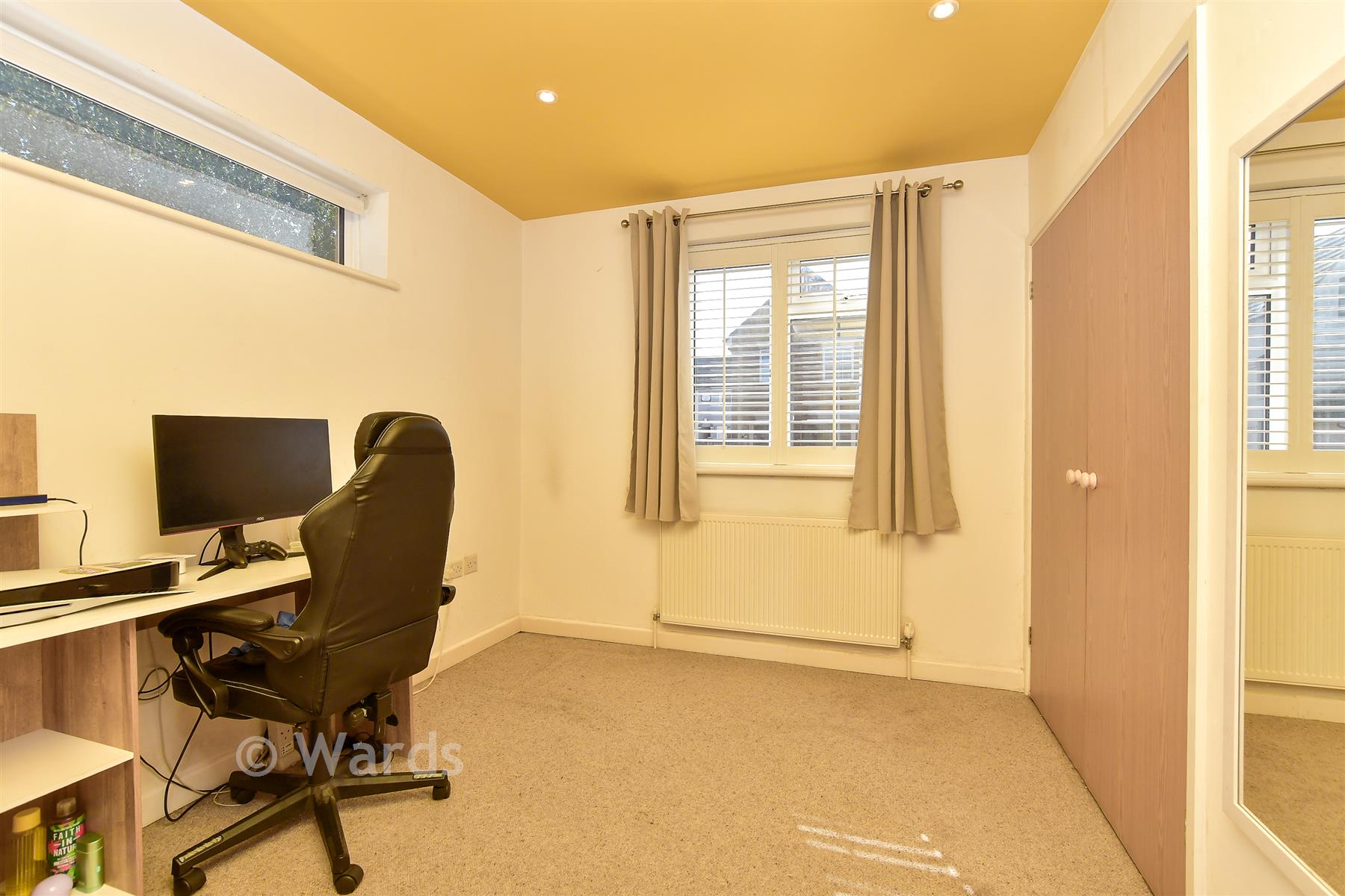 Bedroom 1 - Frognal Lane, Teynham, Sittingbourne, Kent - Wards of Kent