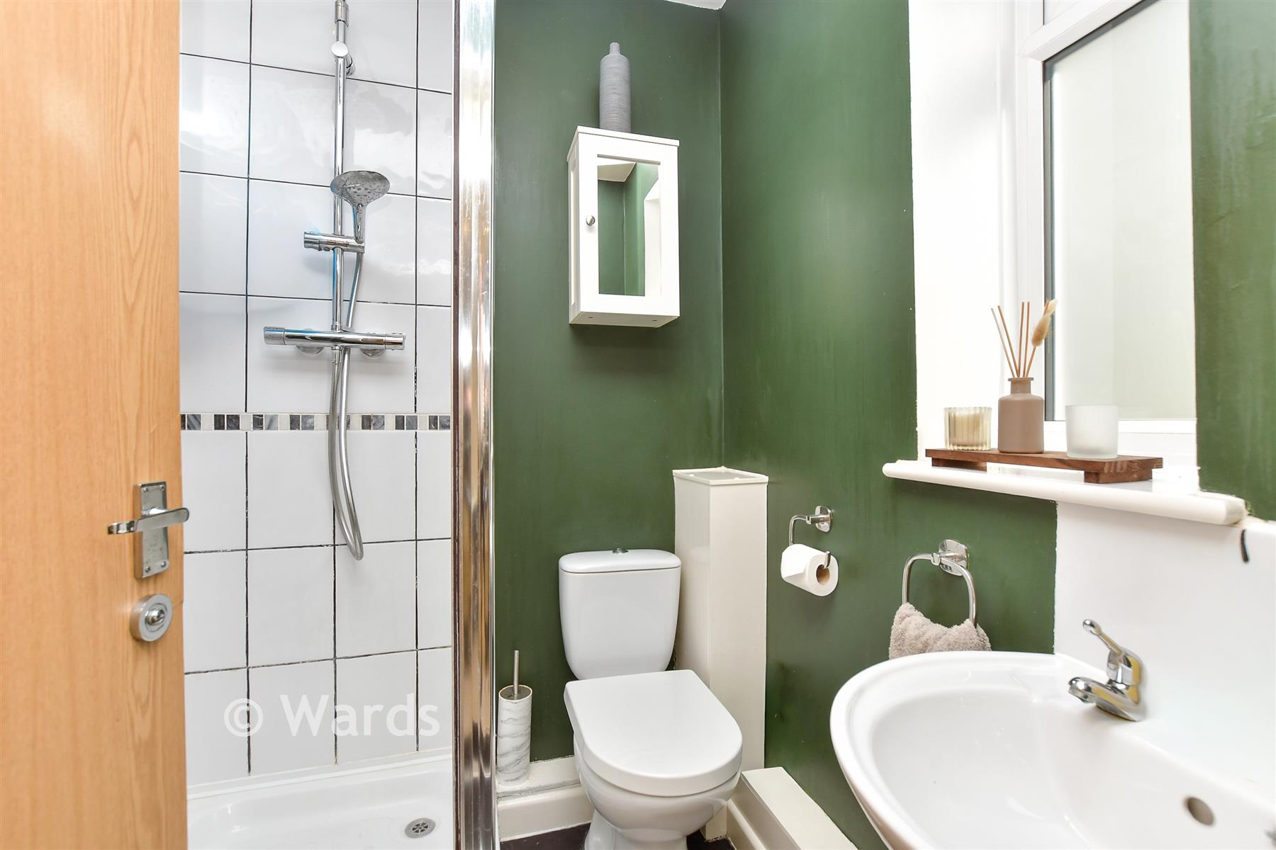 En-Suite Shower Room - Frognal Lane, Teynham, Sittingbourne, Kent - Wards of Kent