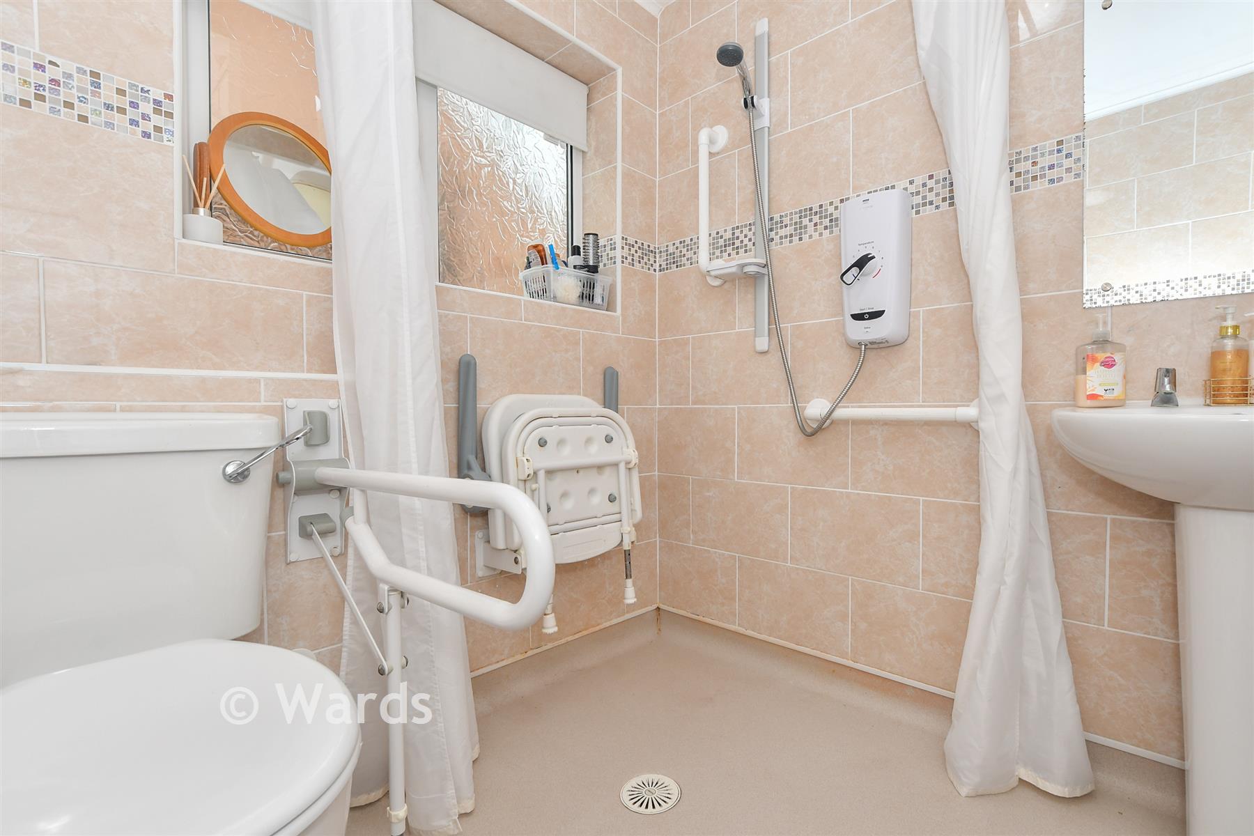 Wet Room - Yeoman Gardens, Willesborough, Kent - Wards of Kent