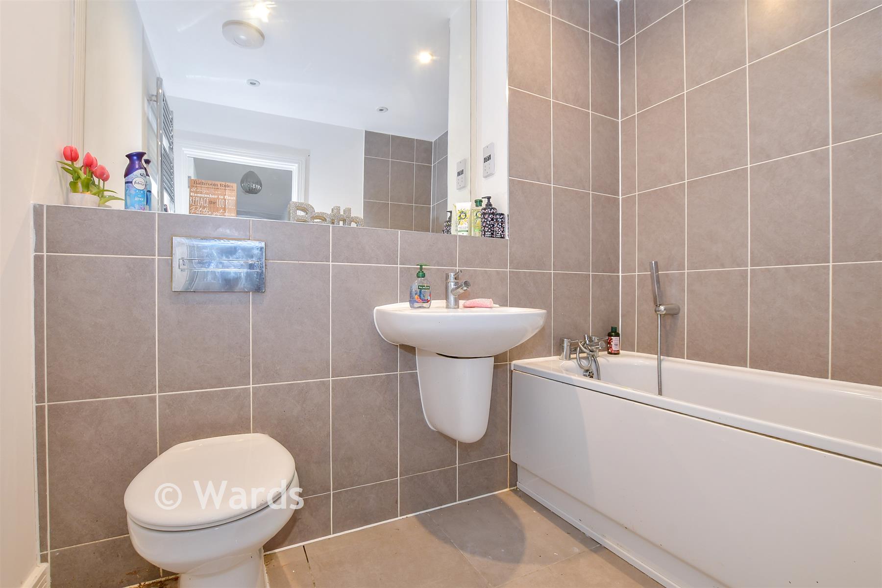 Bathroom - Buffkyn Way, Maidstone, Kent - Wards of Kent