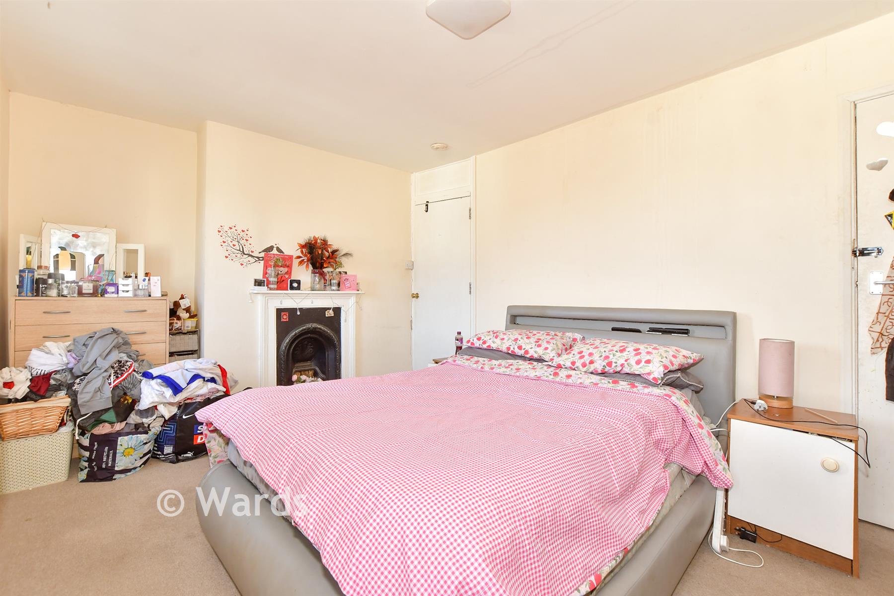 Bedroom 1 - Guildhall Street, Folkestone, Kent - Wards of Kent