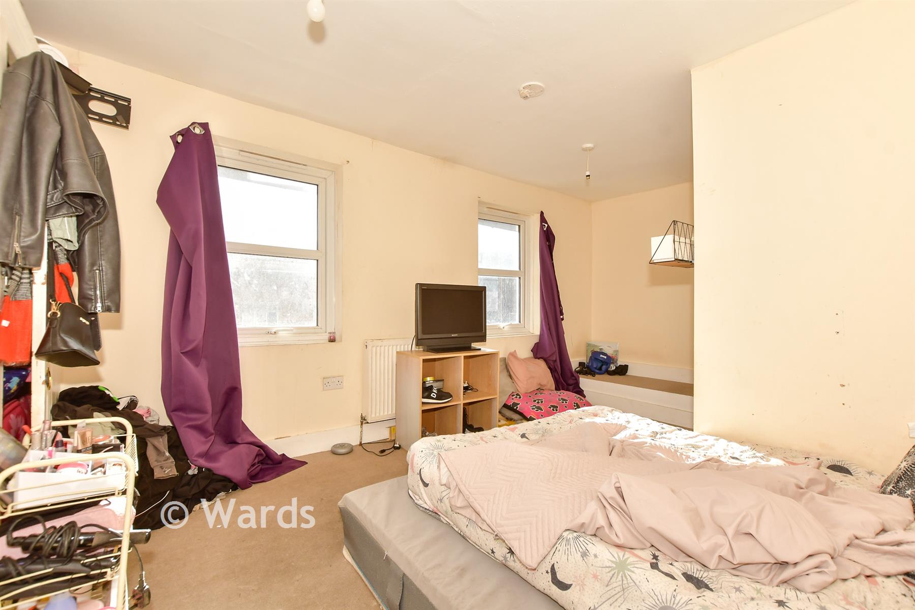 Bedroom 2 - Guildhall Street, Folkestone, Kent - Wards of Kent