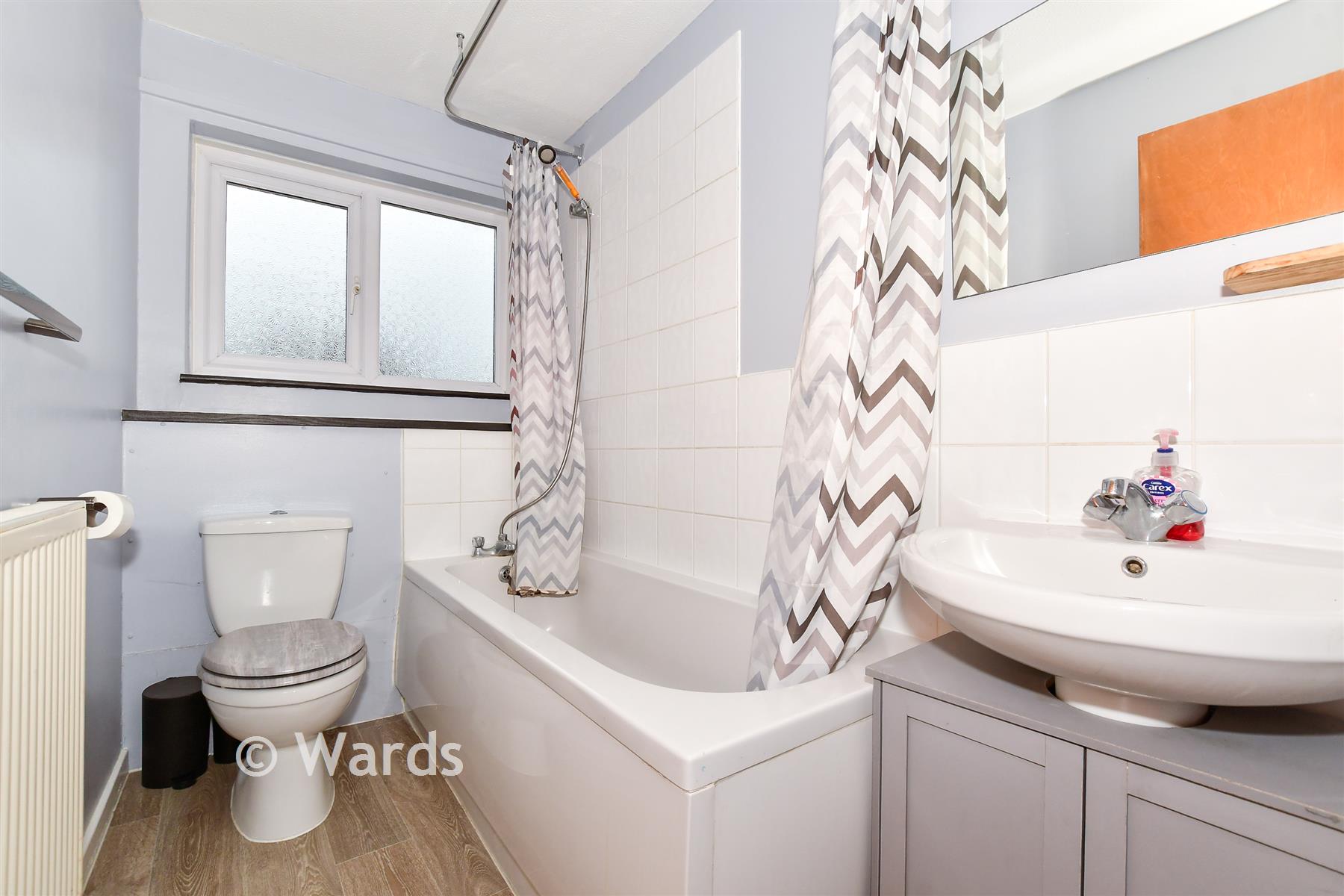 Bathroom - Hook Road, Snodland, Kent - Wards of Kent