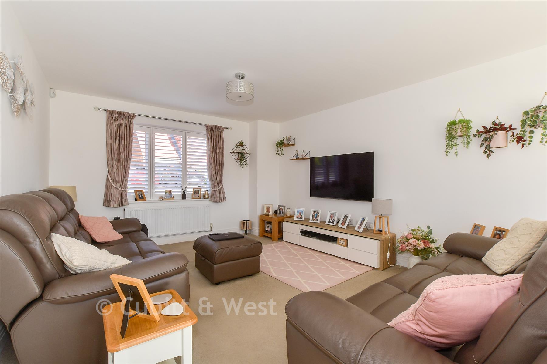 Lounge - Sinclair Drive, Codmore Hill, West Sussex - Wards of Kent