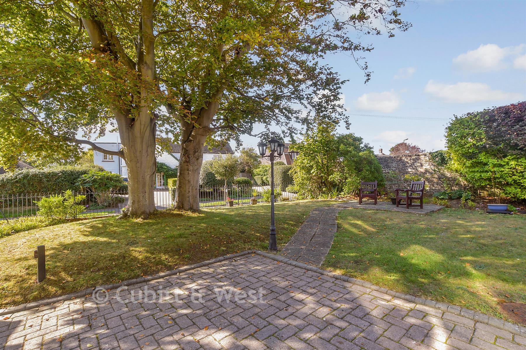 Communal Gardens - Sea Lane, East Preston, West Sussex - Wards of Kent