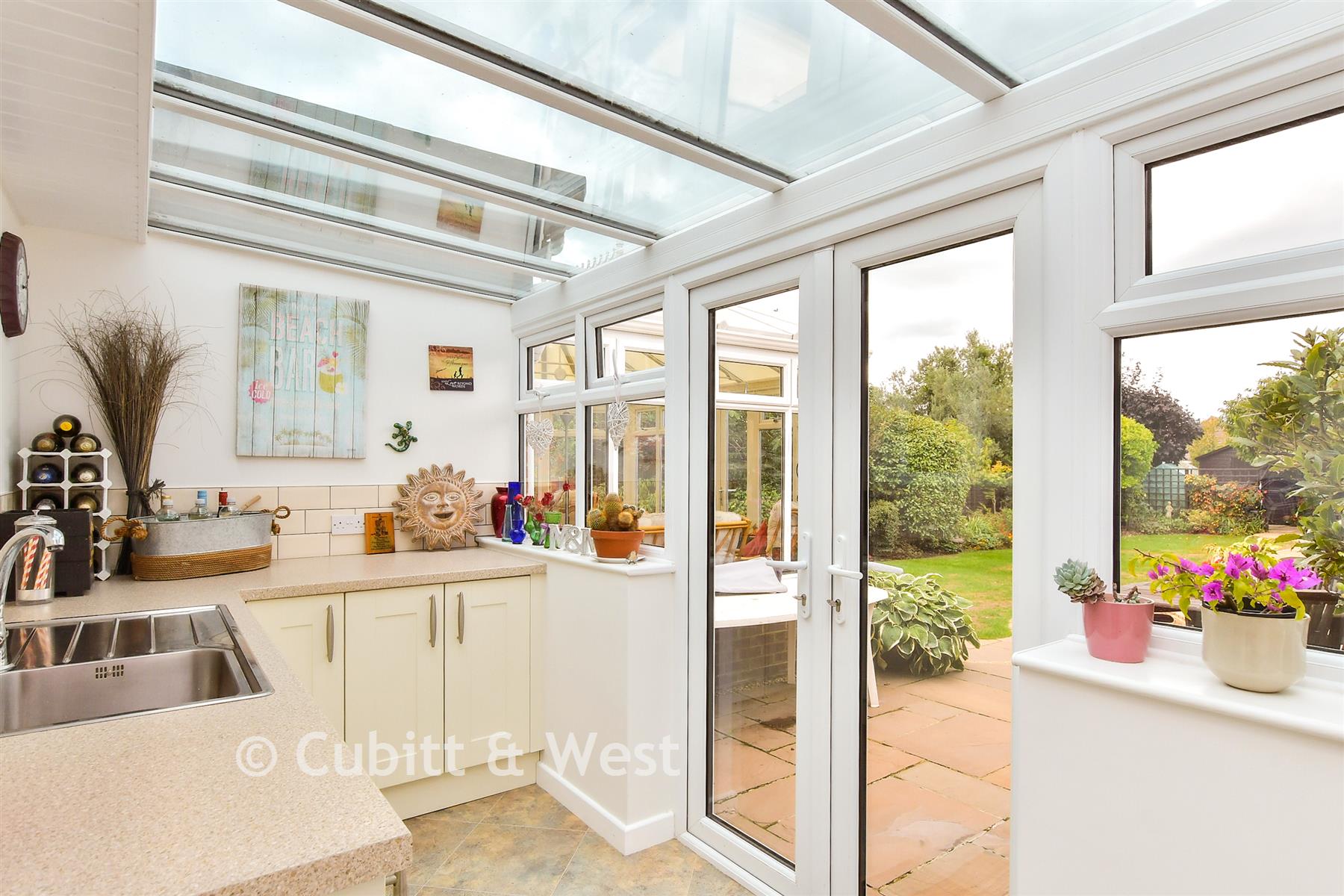 Utility Room - Chute Avenue, Worthing, West Sussex - Wards of Kent
