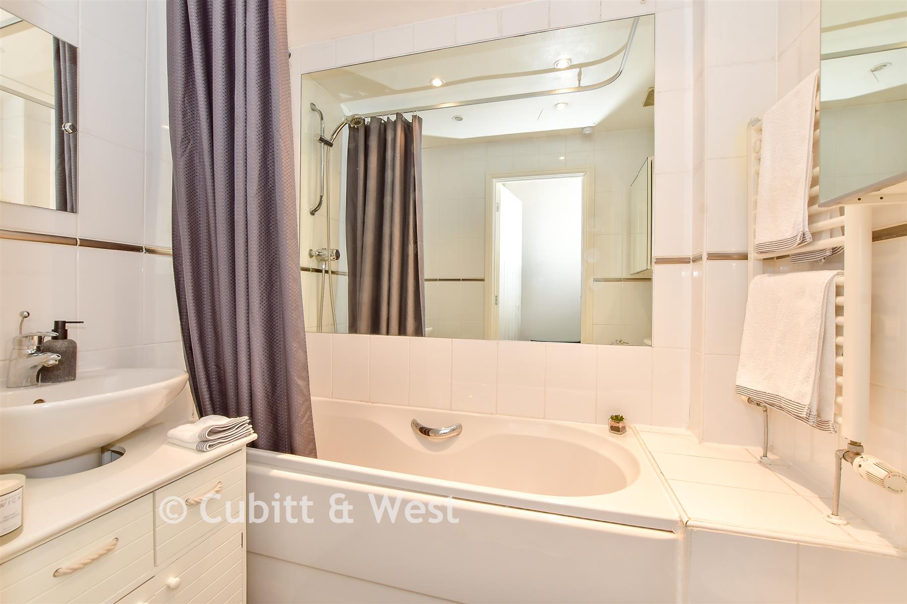 Bathroom - Hatchmore Road, Denmead, Waterlooville, Hampshire - Wards of Kent