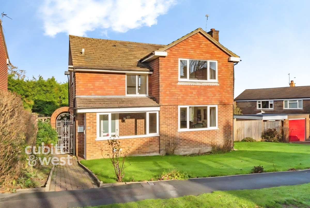 Saxonbury Close