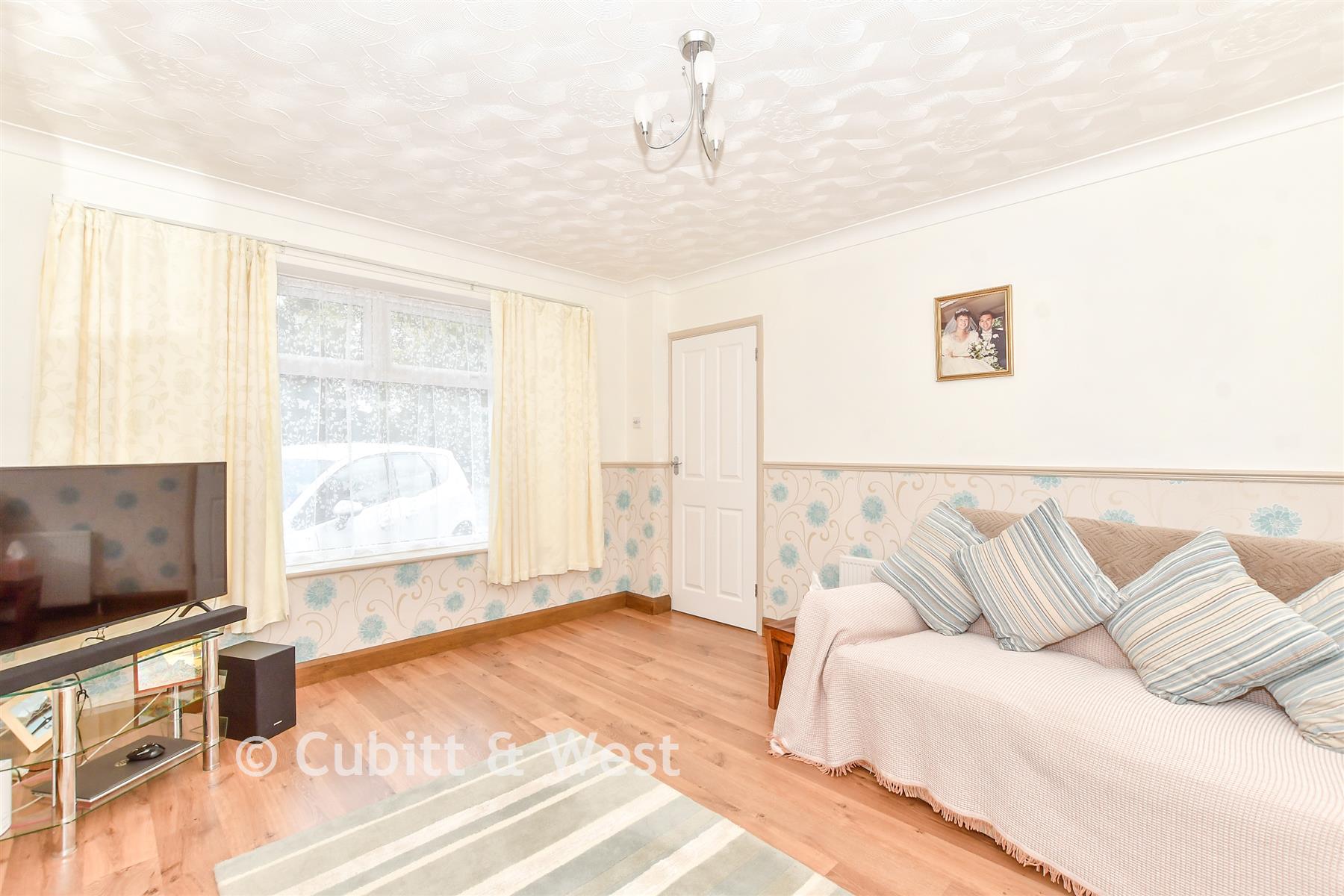 Lounge - Southleigh Road, Emsworth, Hampshire - Wards of Kent