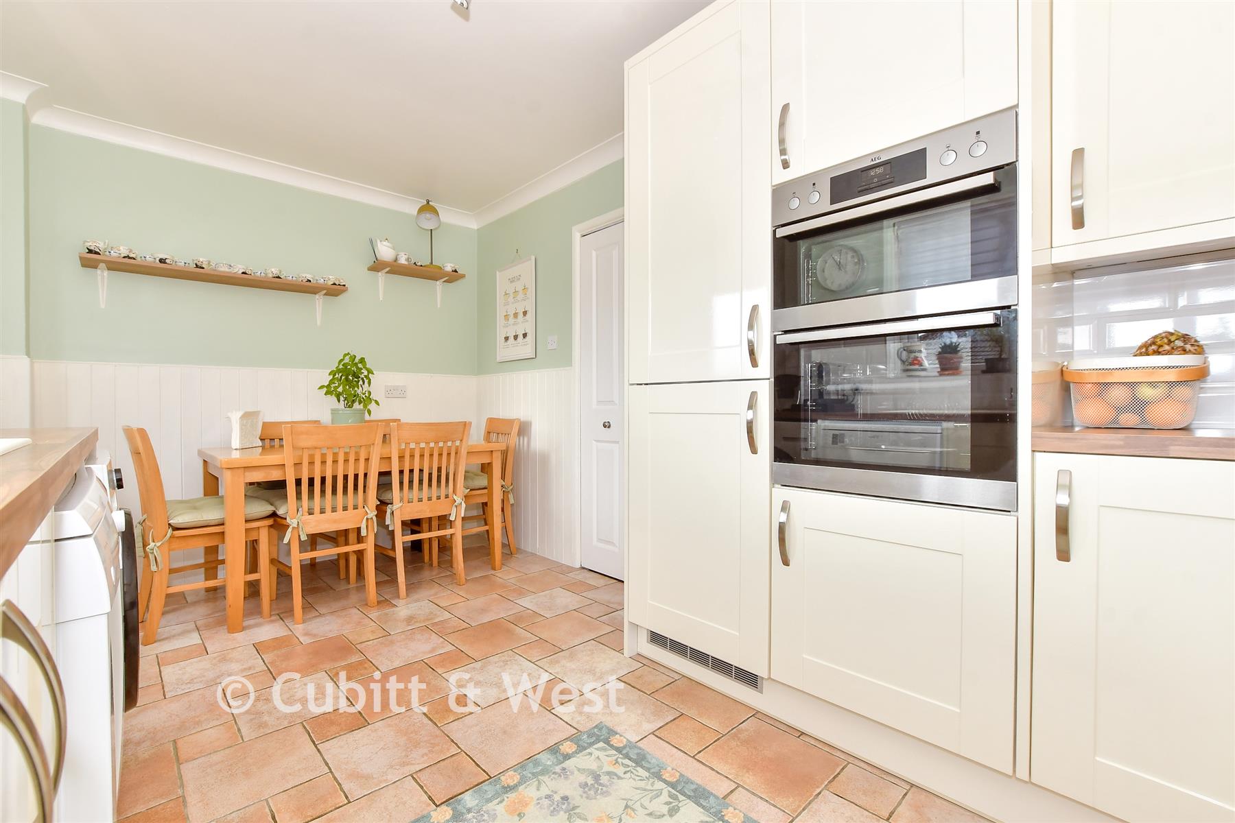 Kitchen - Southleigh Road, Emsworth, Hampshire - Wards of Kent