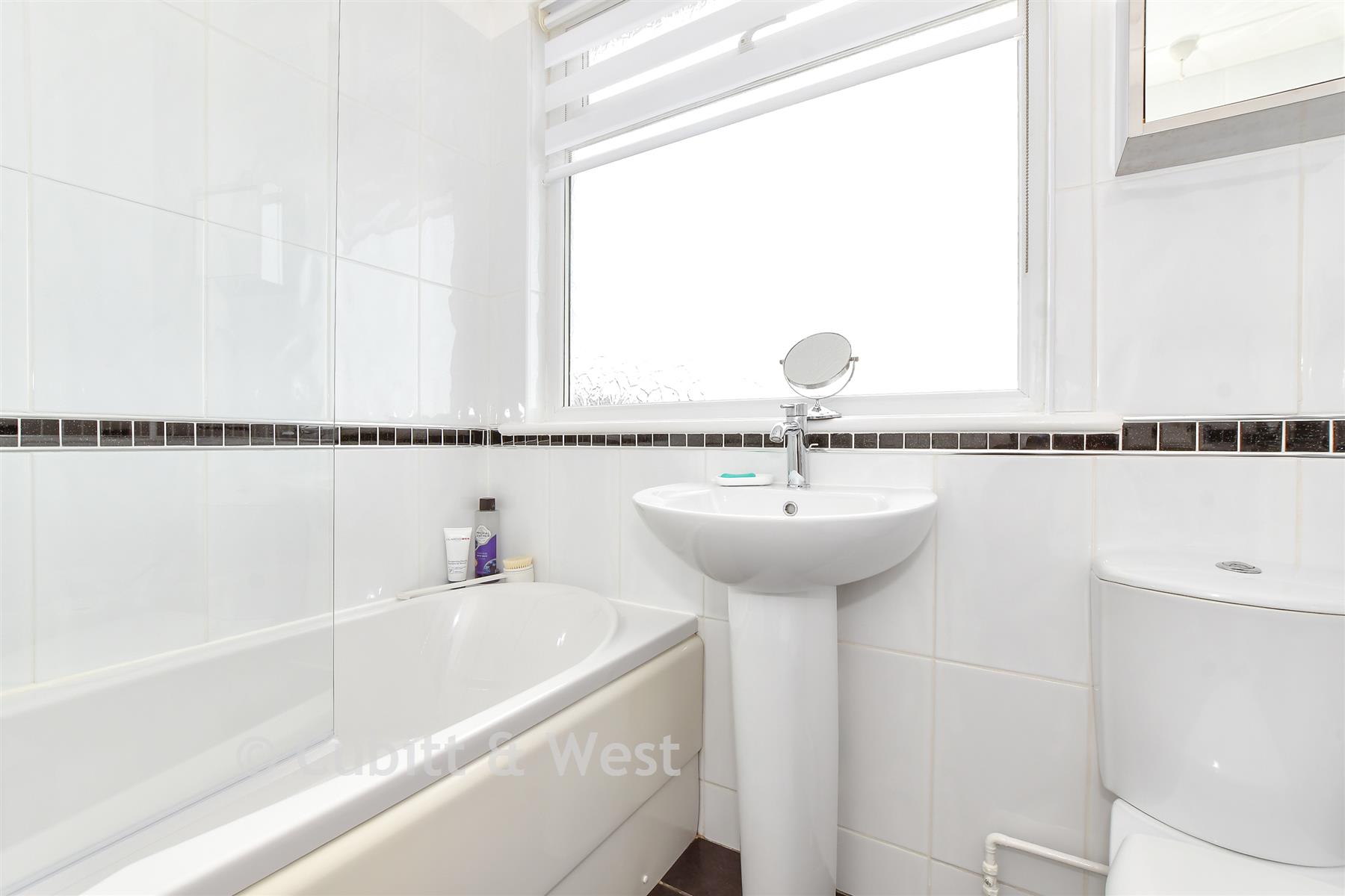 Bathroom - Southleigh Road, Emsworth, Hampshire - Wards of Kent