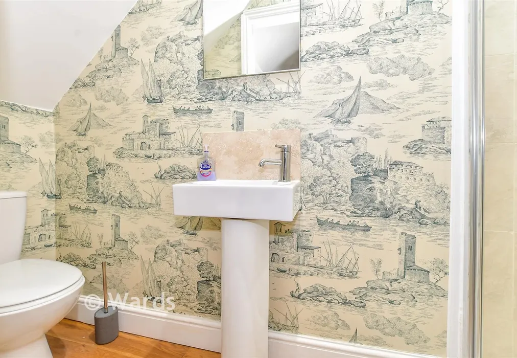 En-Suite - Old Hay, Paddock Wood, Tonbridge, Kent - Wards of Kent