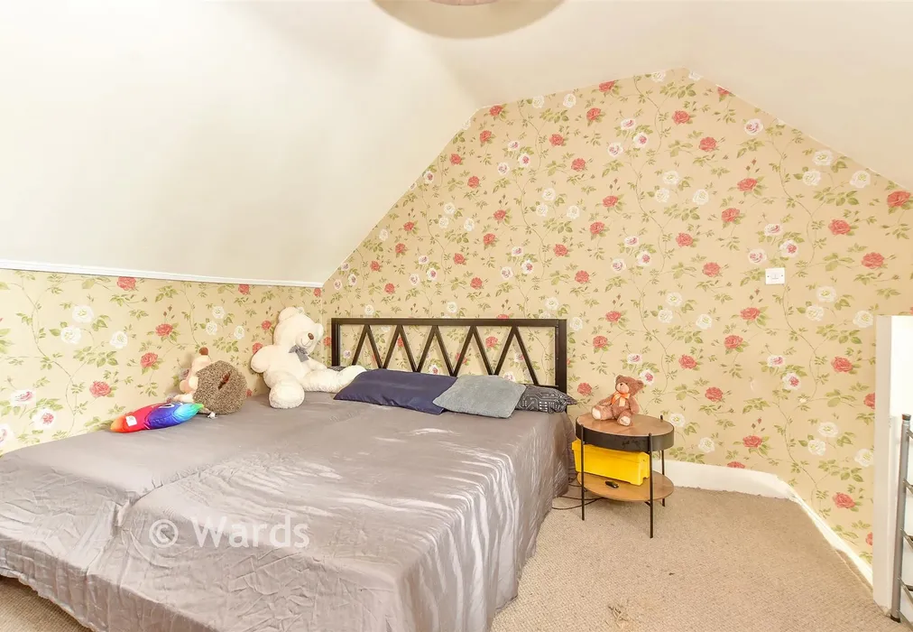 Bedroom 2 - Old Hay, Paddock Wood, Tonbridge, Kent - Wards of Kent