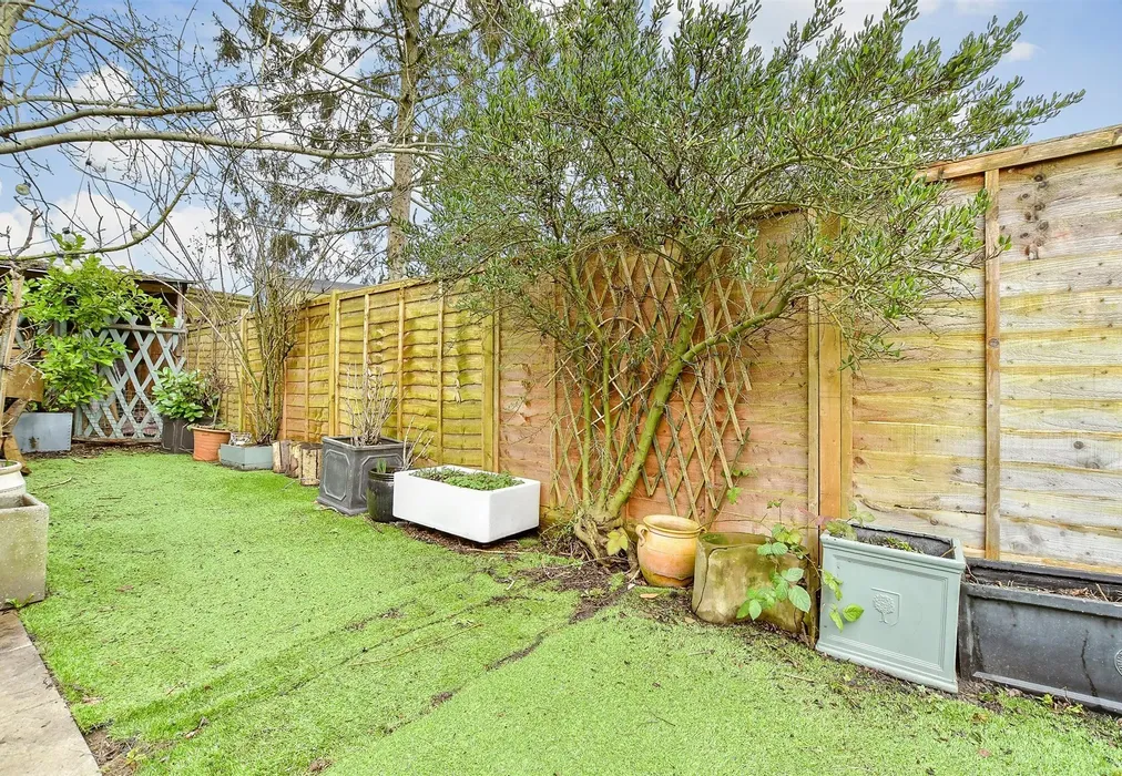Rear Garden - Old Hay, Paddock Wood, Tonbridge, Kent - Wards of Kent