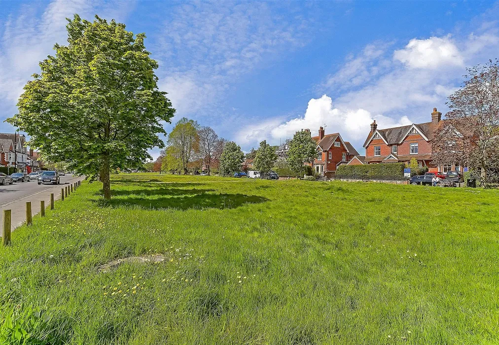 Communal Gardens - High Street, Cranleigh, Surrey - Wards of Kent