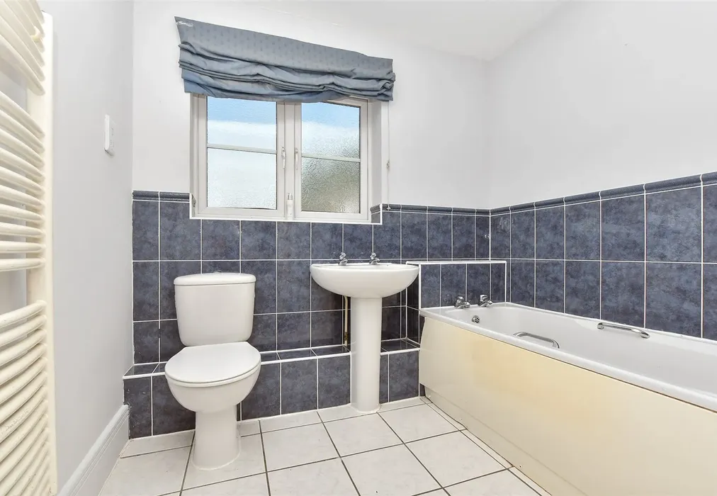 Bathroom - Lind Road, Sutton, Surrey - Wards of Kent