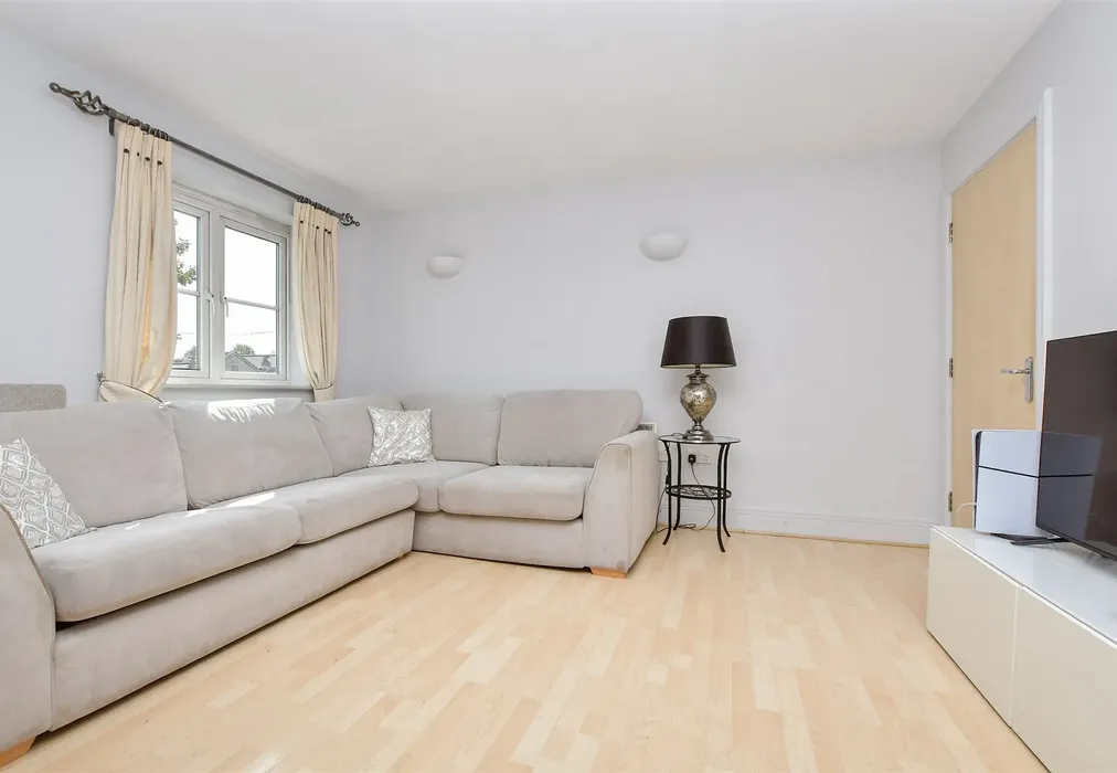 Kitchen / Lounge - Lind Road, Sutton, Surrey - Wards of Kent