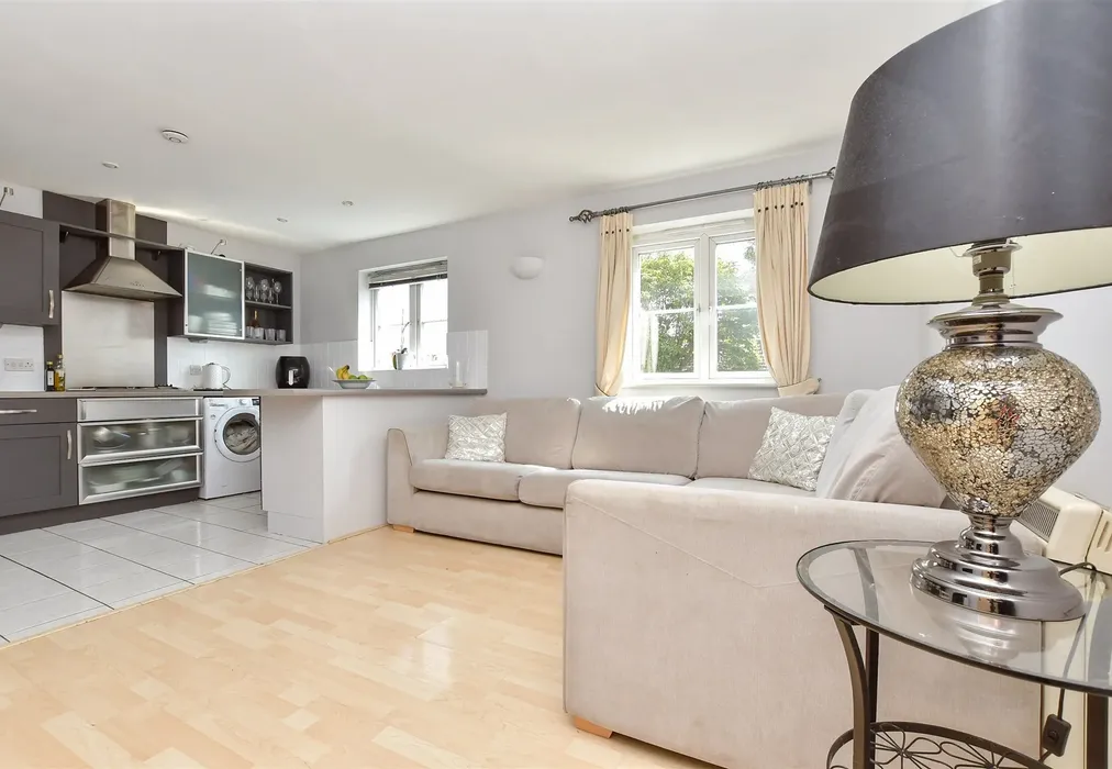 Kitchen / Lounge - Lind Road, Sutton, Surrey - Wards of Kent