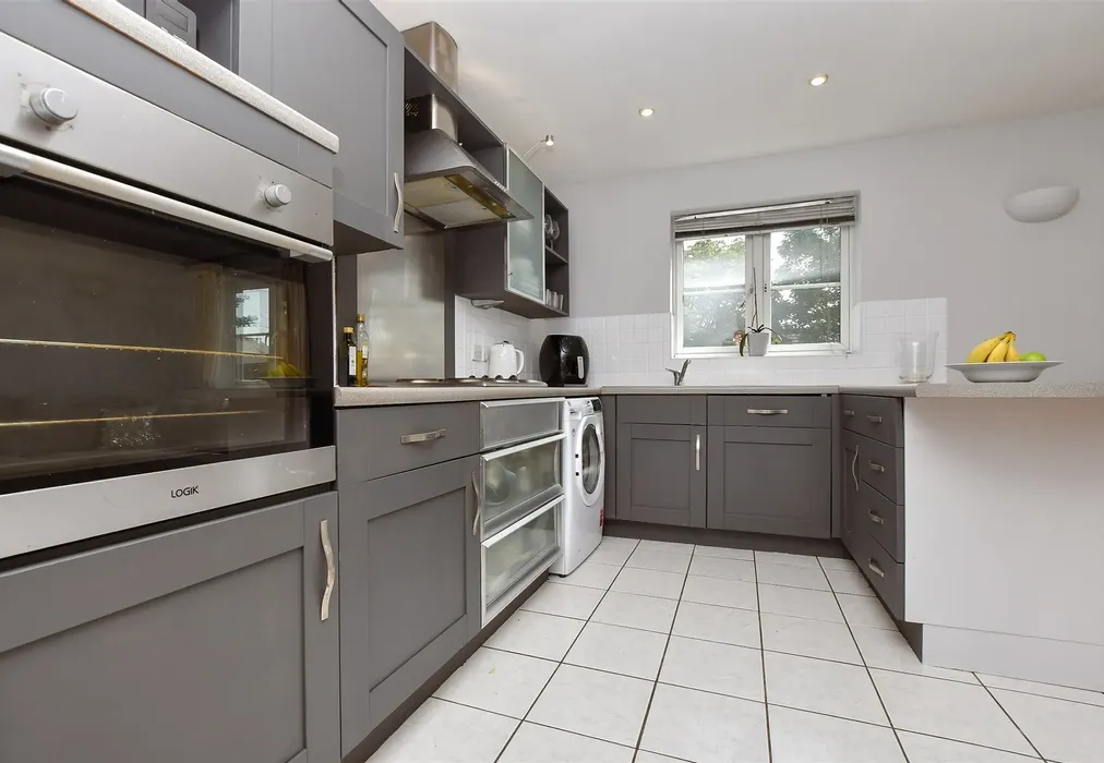 Kitchen / Lounge - Lind Road, Sutton, Surrey - Wards of Kent
