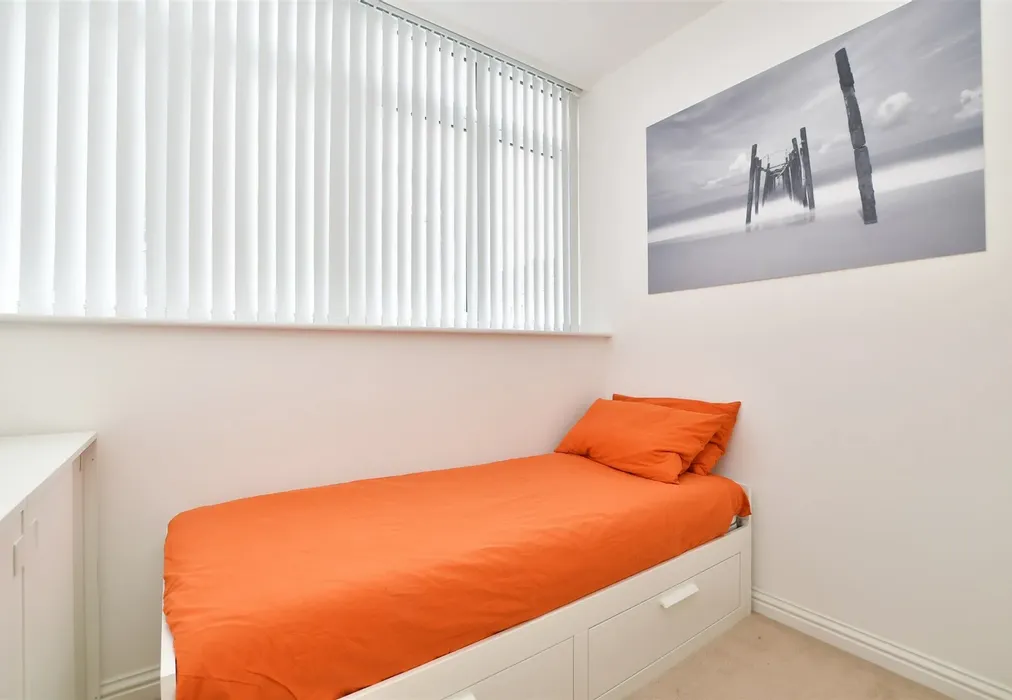Bedroom - Station Road, Redhill, Surrey - Wards of Kent