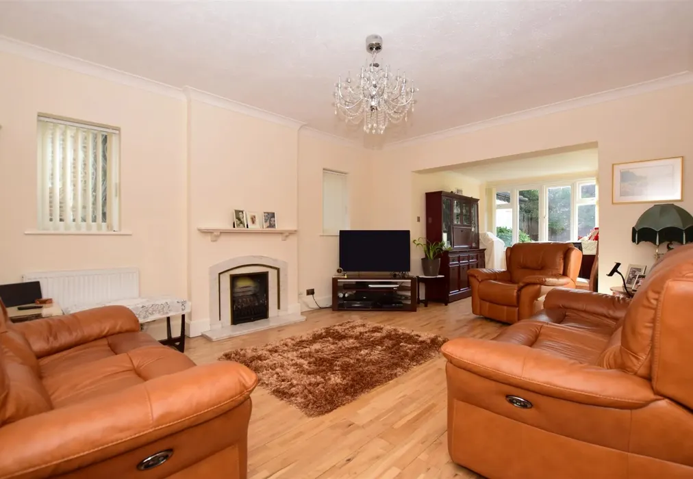 Sitting Room - Lonsdale Avenue, Margate, Kent - Wards of Kent