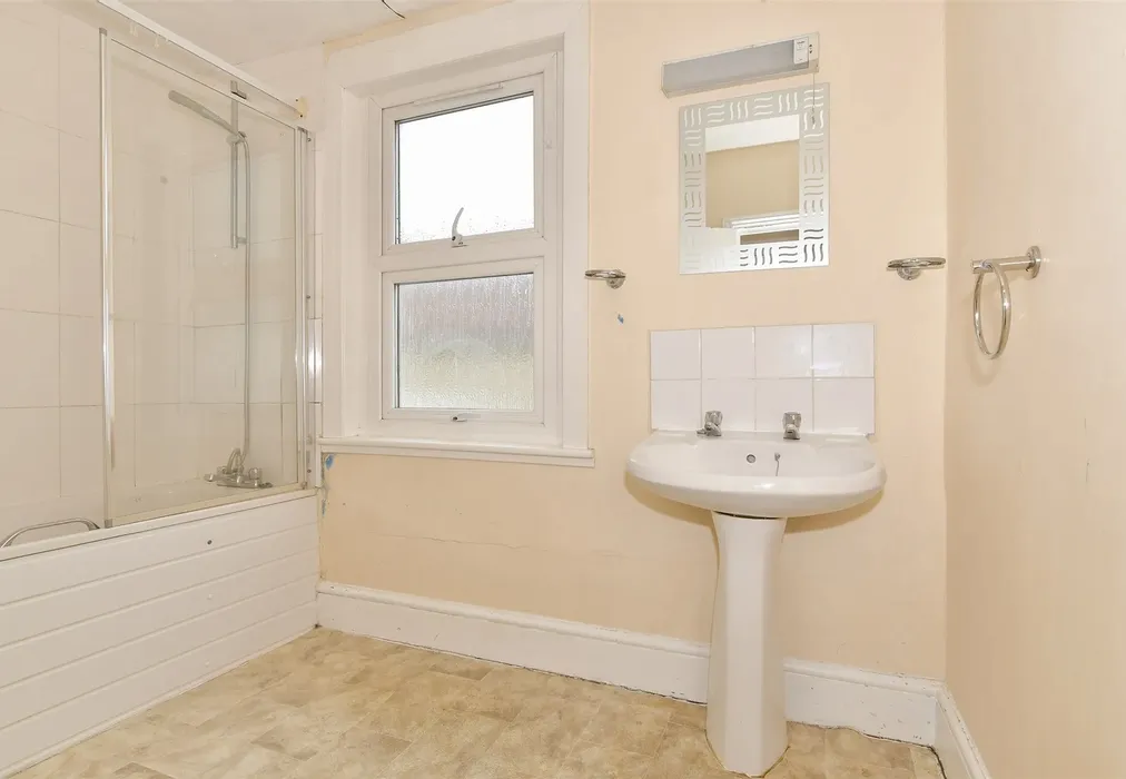 Bathroom - Canterbury Street, Gillingham, Kent - Wards of Kent