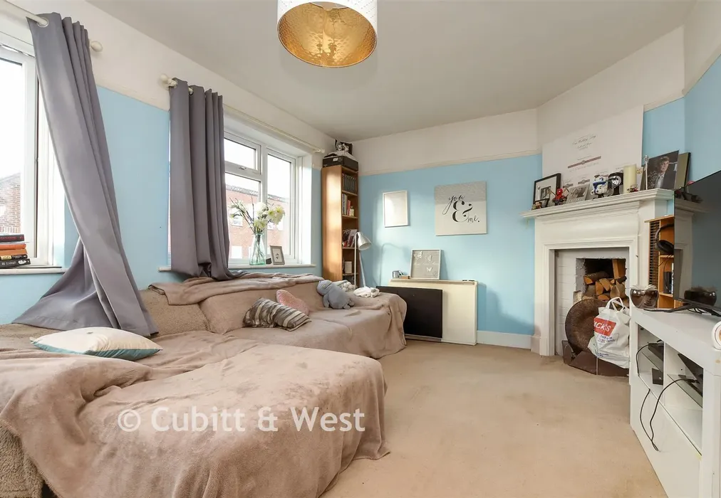 Lounge - High Street, Caterham, Surrey - Wards of Kent