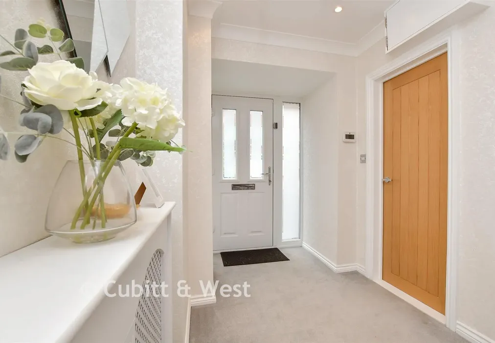 Internal Lifestyle Photograph - Greenacres, Lower Kingswood, Tadworth, Surrey - Wards of Kent