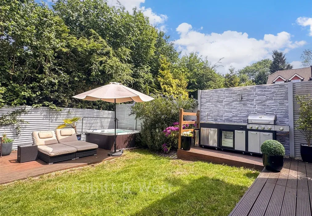 Garden - Greenacres, Lower Kingswood, Tadworth, Surrey - Wards of Kent