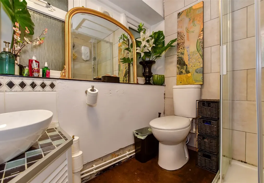 Shower Room - Joss Gap Road, Broadstairs, Kent - Wards of Kent