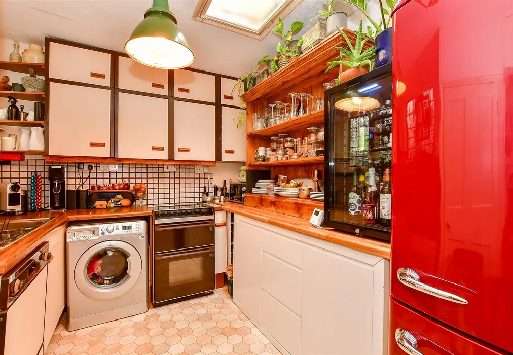 Kitchen - Joss Gap Road, Broadstairs, Kent - Wards of Kent