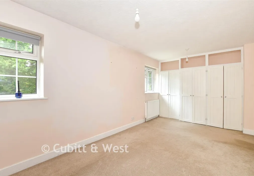 Bedroom 1 - Oak Tree Cottages, Danehill, East Sussex - Wards of Kent