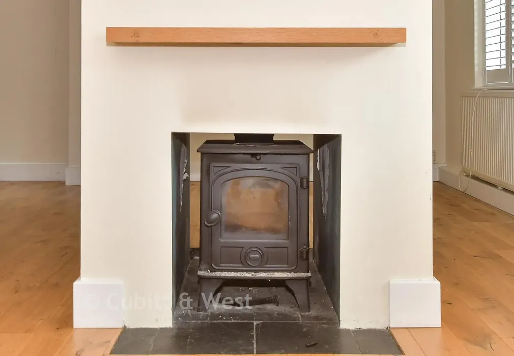Internal Lifestyle Photograph - Oak Tree Cottages, Danehill, East Sussex - Wards of Kent