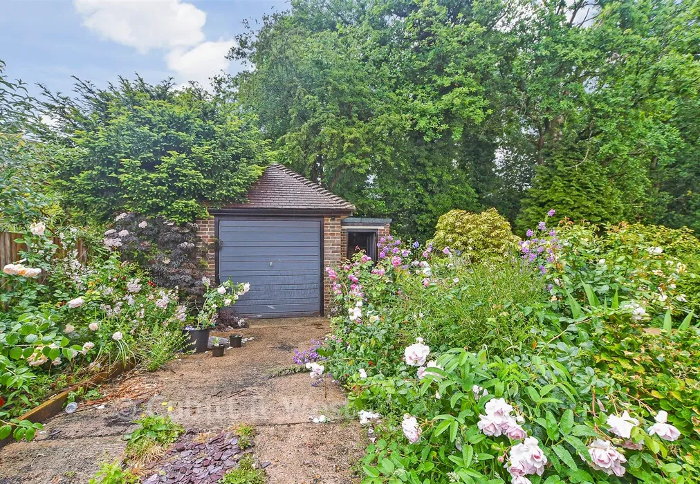 Rear Garden - Oak Tree Cottages, Danehill, East Sussex - Wards of Kent