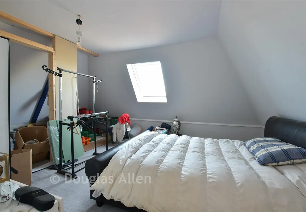 Bedroom 2 - Mount End, Theydon Mount, Epping, Essex - Wards of Kent