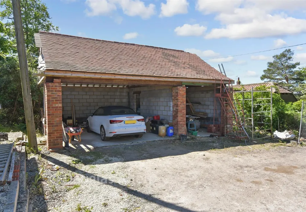 Car Port - Mount End, Theydon Mount, Epping, Essex - Wards of Kent