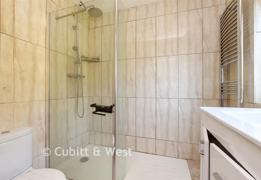 En-Suite - Limpsfield Road, Warlingham, Surrey - Wards of Kent
