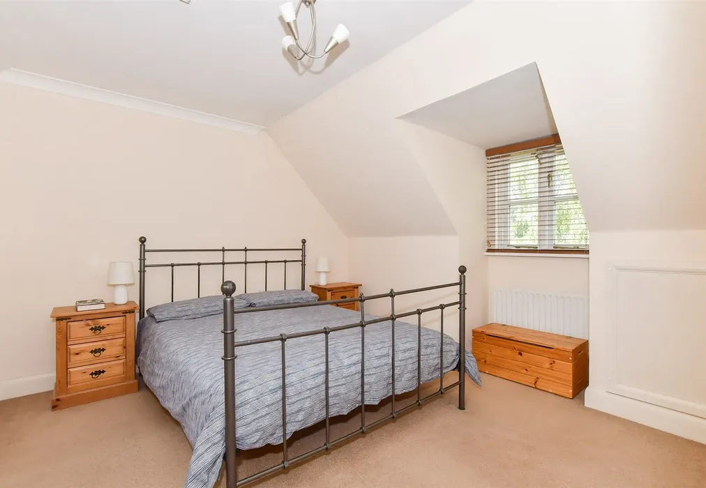 Bedroom 1 - Willetts Way, Loxwood, West Sussex - Wards of Kent