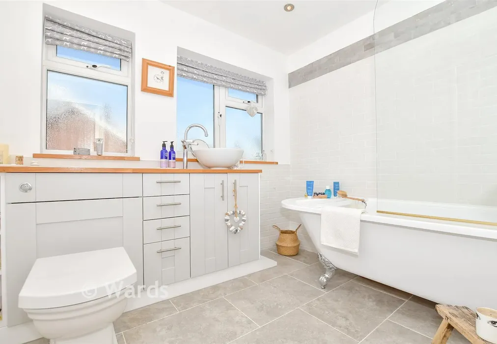 Bathroom - Linkway, Ditton, Aylesford, Kent - Wards of Kent