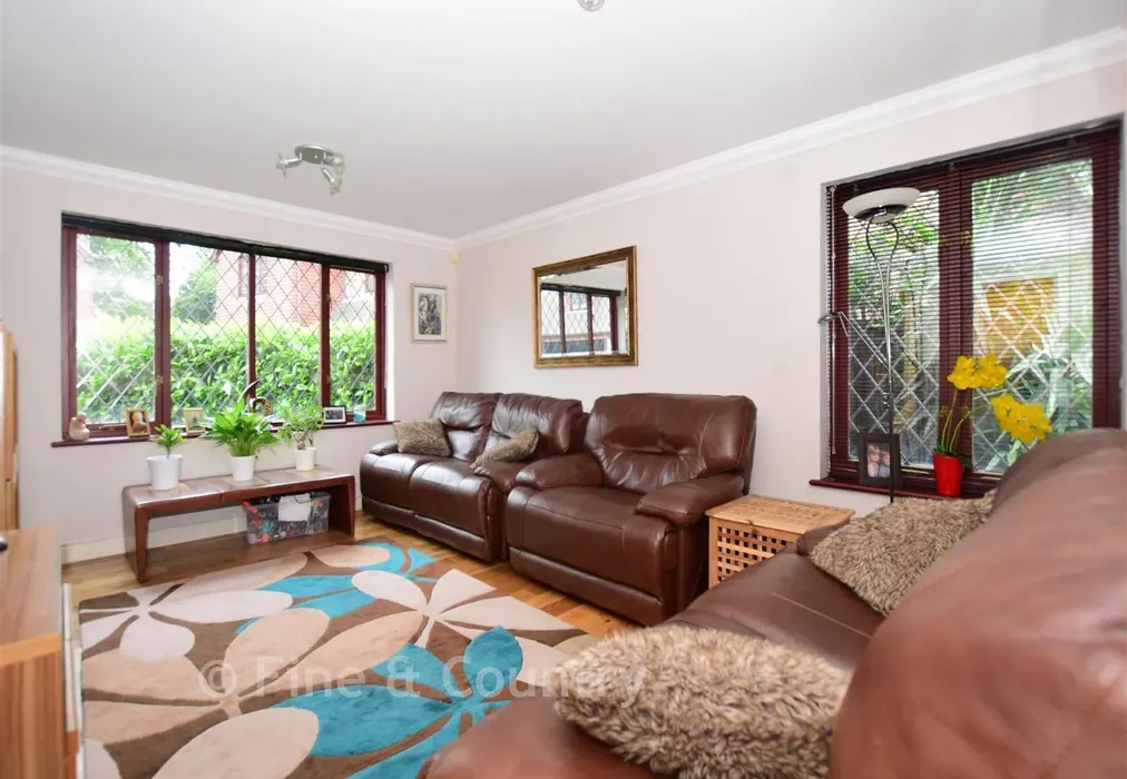 Family Room - Worcester Grove, Broadstairs, Kent - Wards of Kent