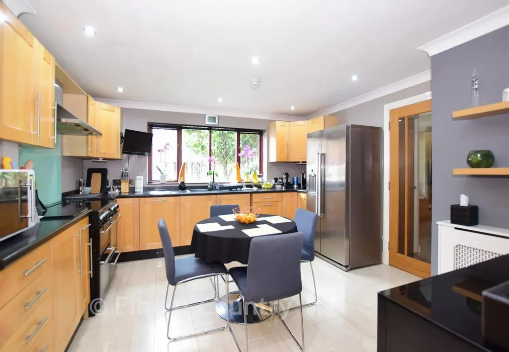 Kitchen/Breakfast Room - Worcester Grove, Broadstairs, Kent - Wards of Kent