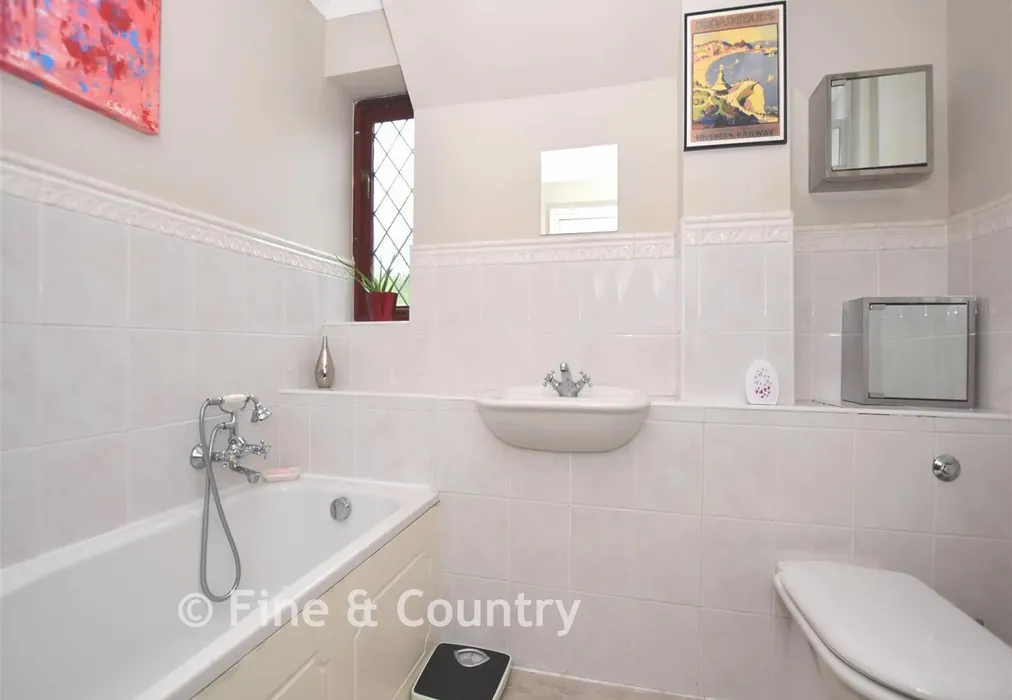 Bathroom - Worcester Grove, Broadstairs, Kent - Wards of Kent