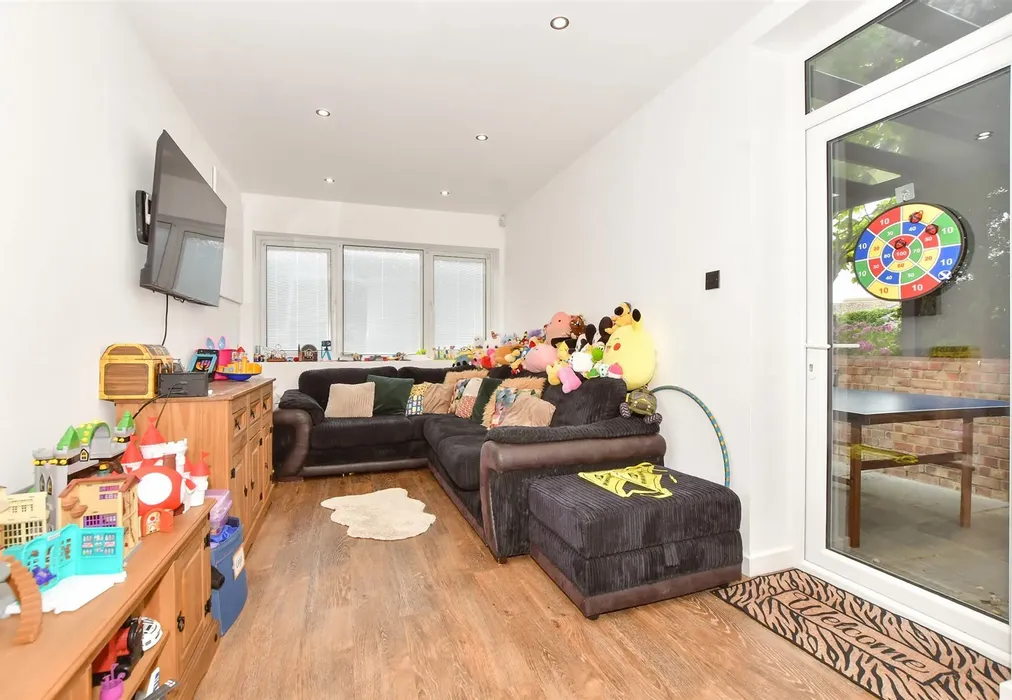 Play Room - Belcaire Close, Lympne, Kent - Wards of Kent