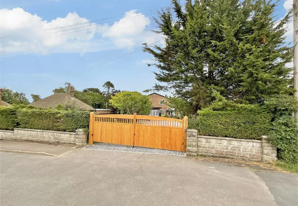 Gated Driveway - Belcaire Close, Lympne, Kent - Wards of Kent
