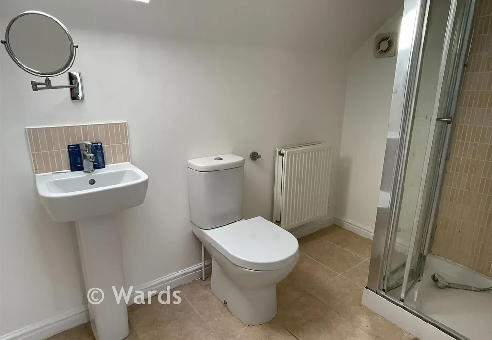 En-Suite. - Castle Drive, Margate, Kent - Wards of Kent