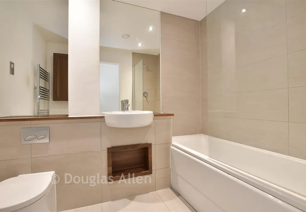 Bathroom - The Broadway, Loughton, Essex - Wards of Kent