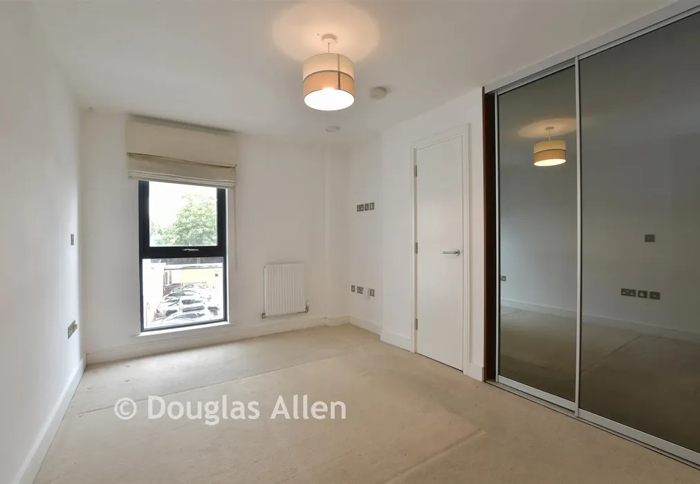 Bedroom 1 - The Broadway, Loughton, Essex - Wards of Kent